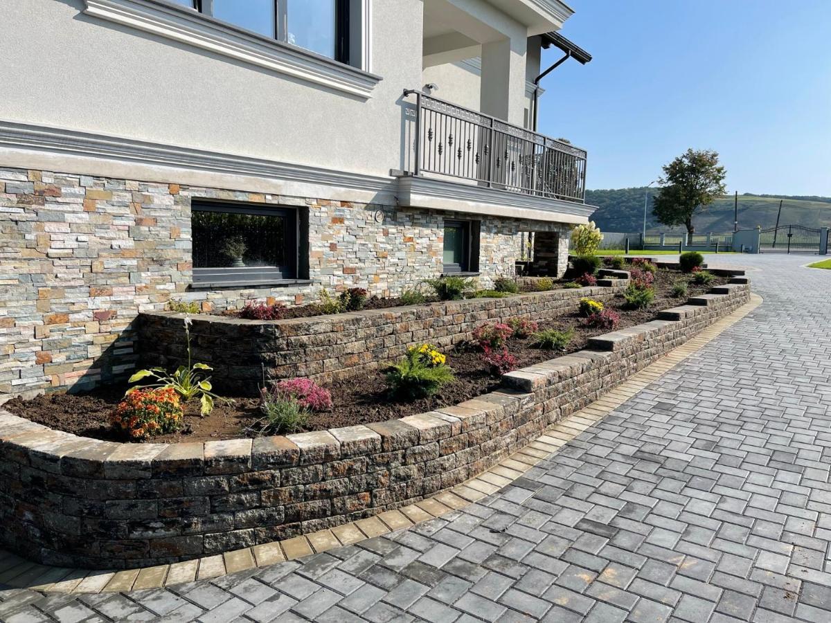 Sunny House Villa Suceava Luaran gambar