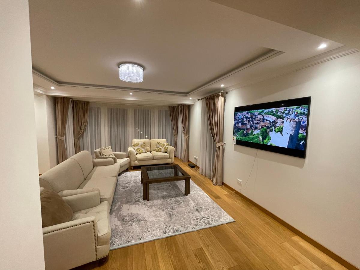 Sunny House Villa Suceava Luaran gambar