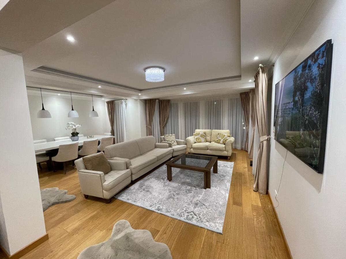 Sunny House Villa Suceava Luaran gambar