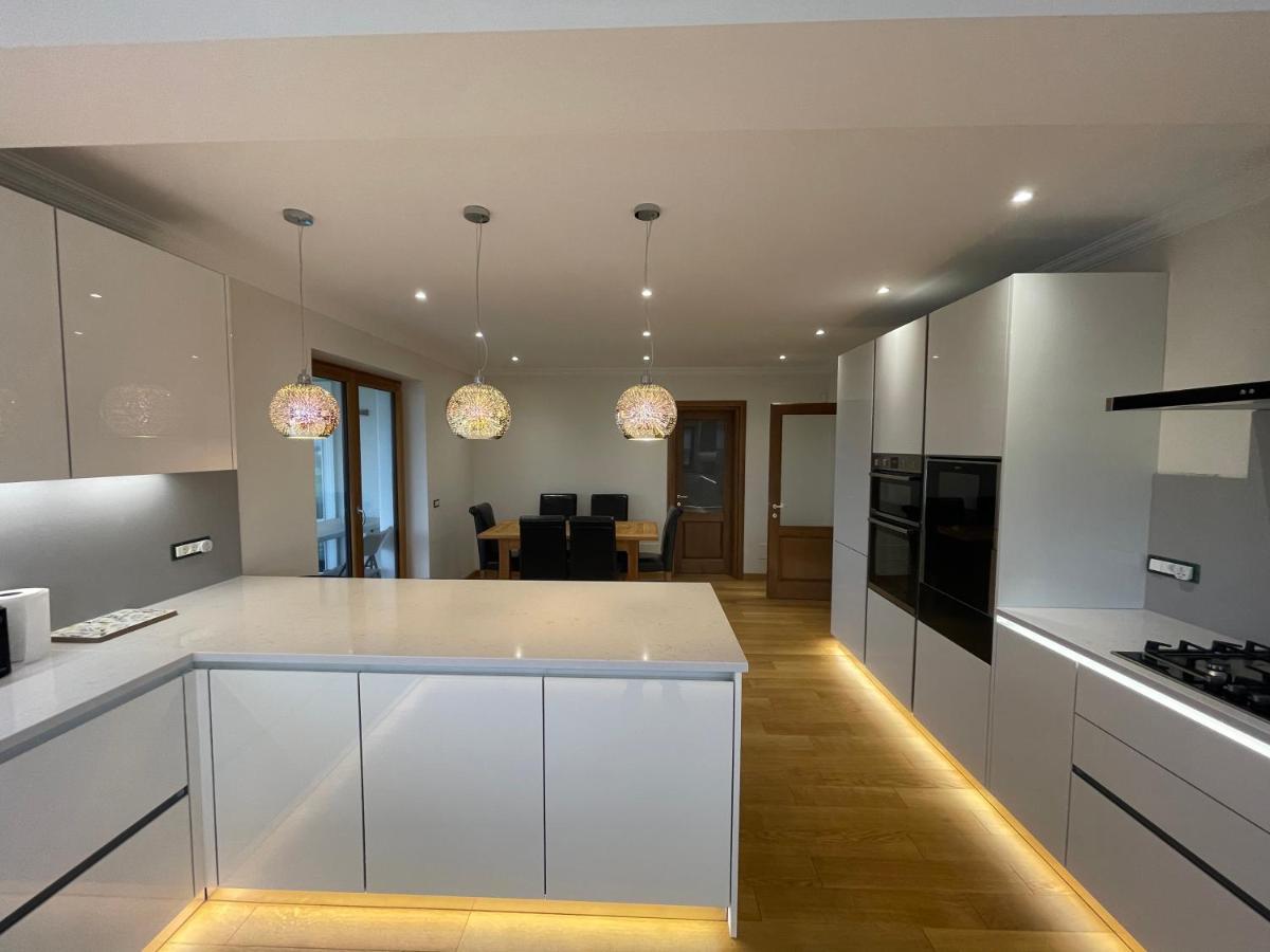 Sunny House Villa Suceava Luaran gambar
