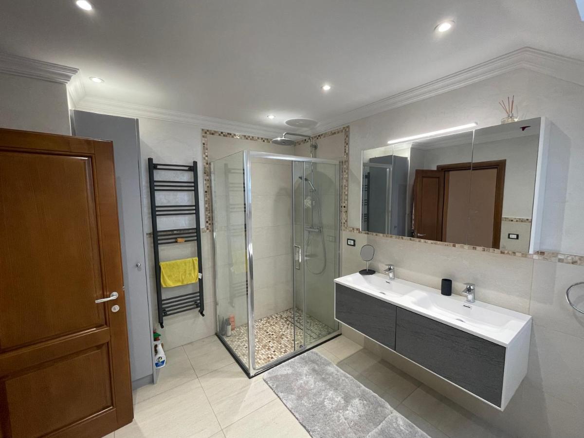 Sunny House Villa Suceava Luaran gambar