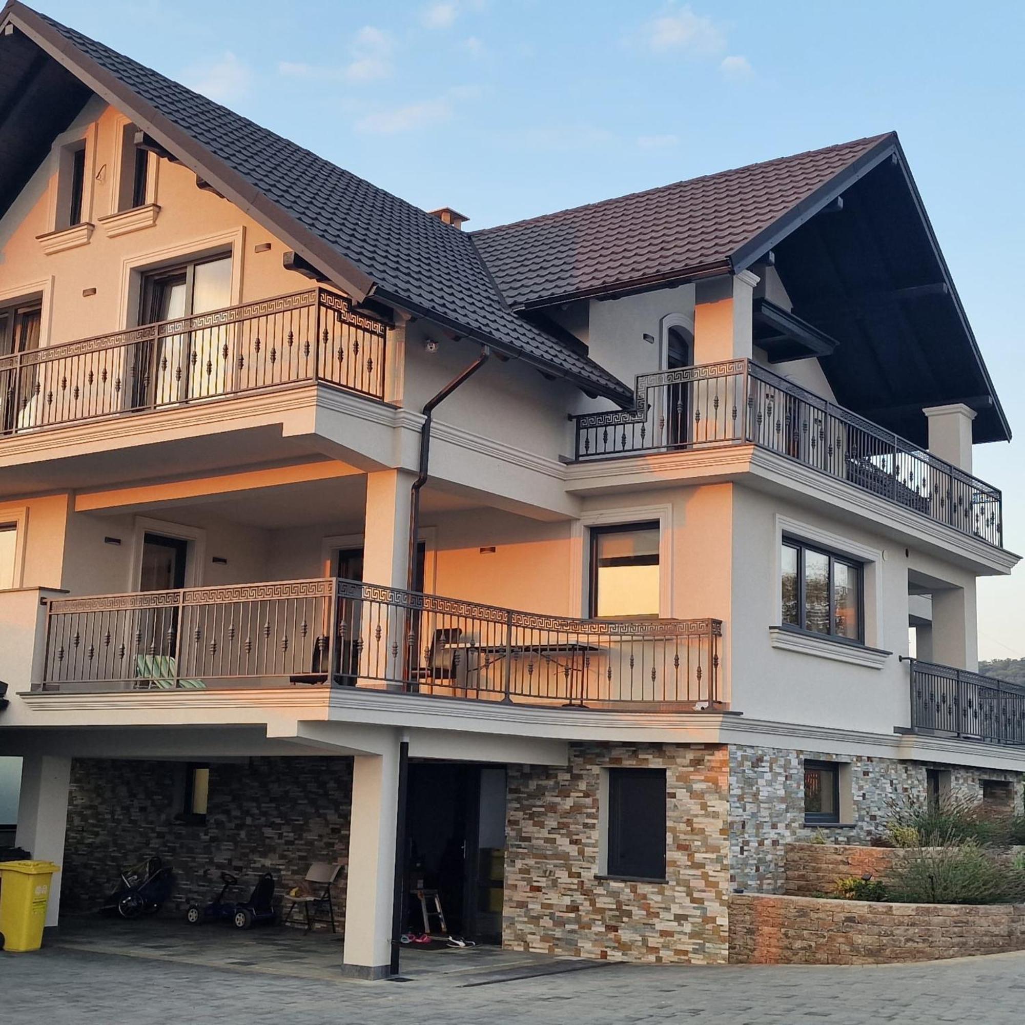 Sunny House Villa Suceava Luaran gambar