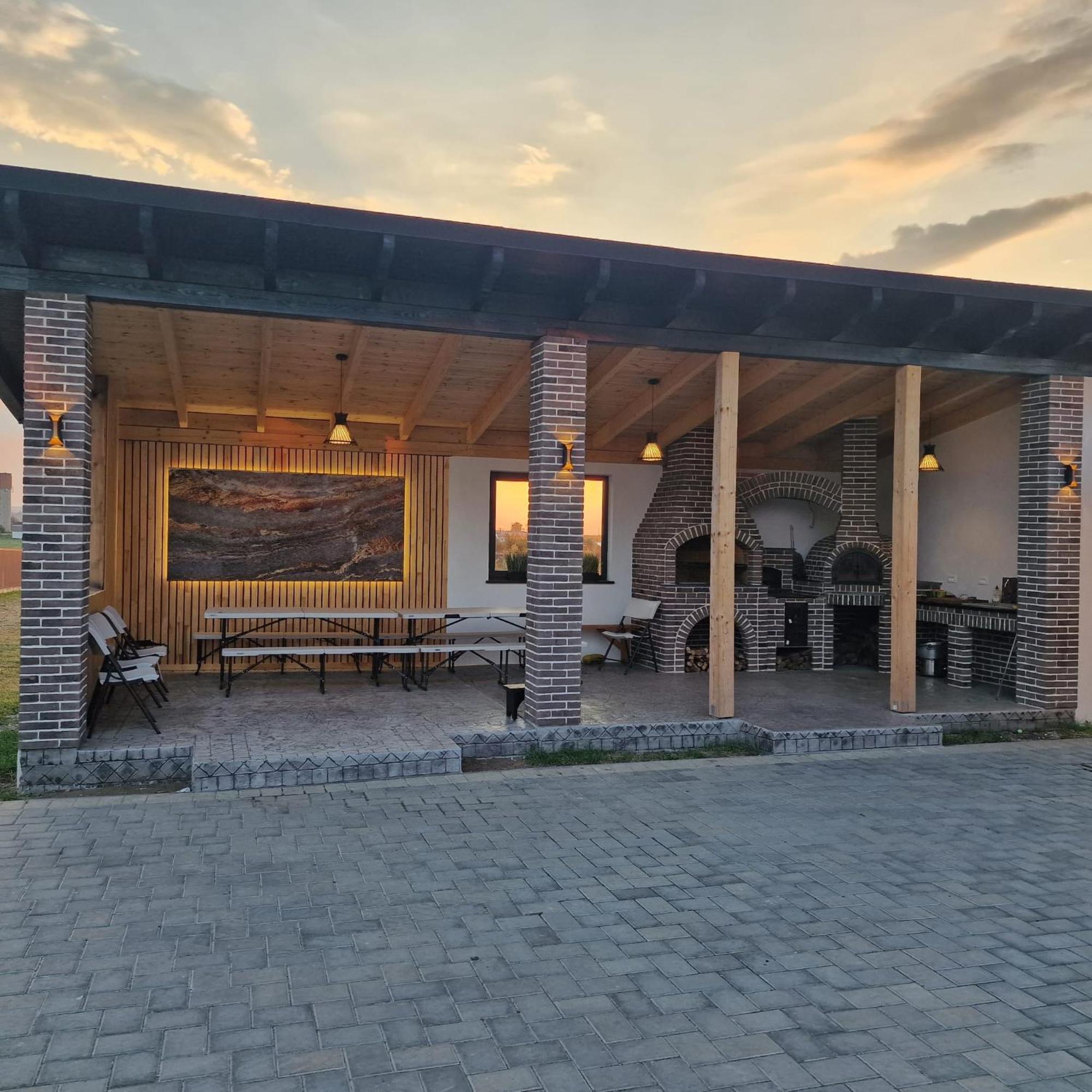 Sunny House Villa Suceava Luaran gambar