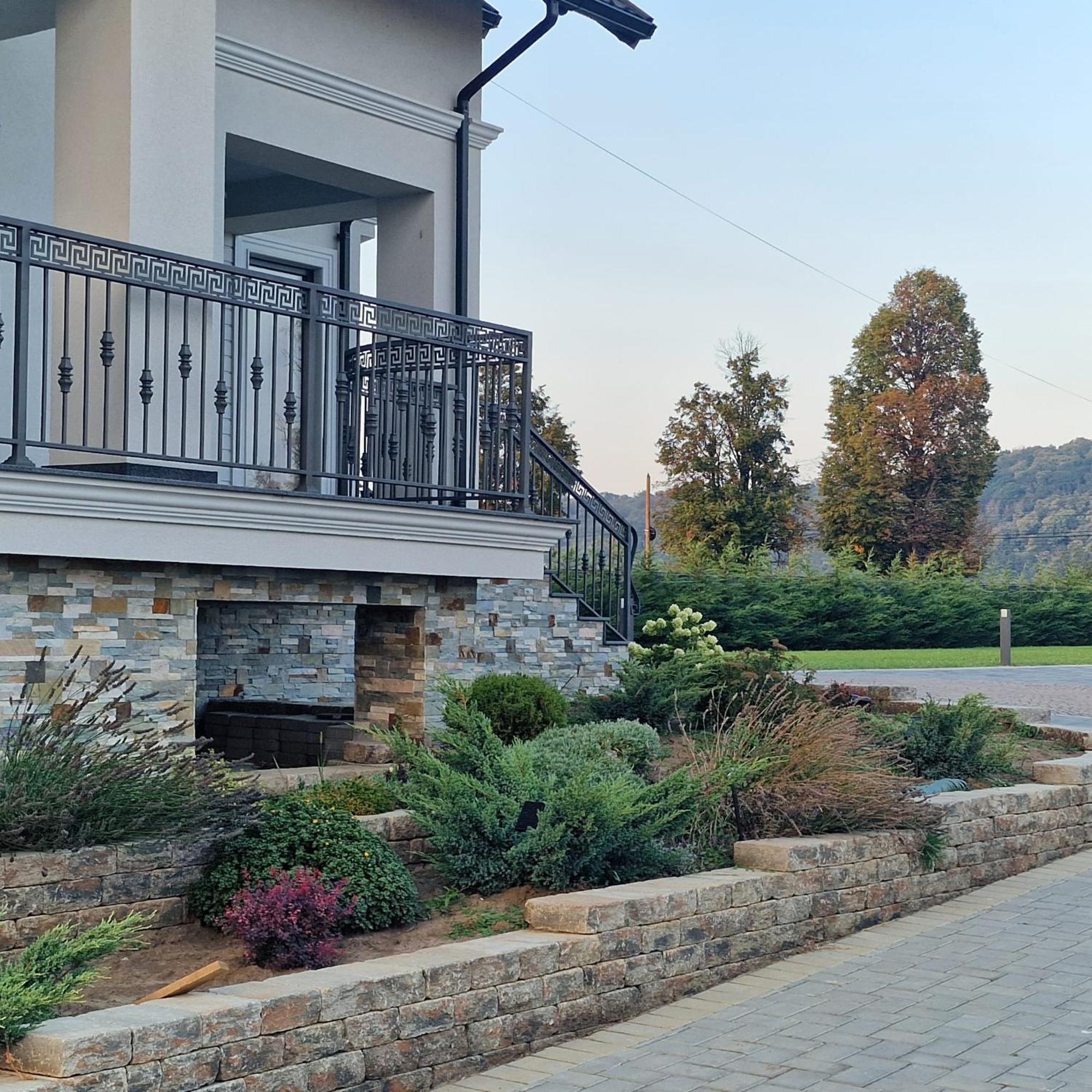 Sunny House Villa Suceava Luaran gambar