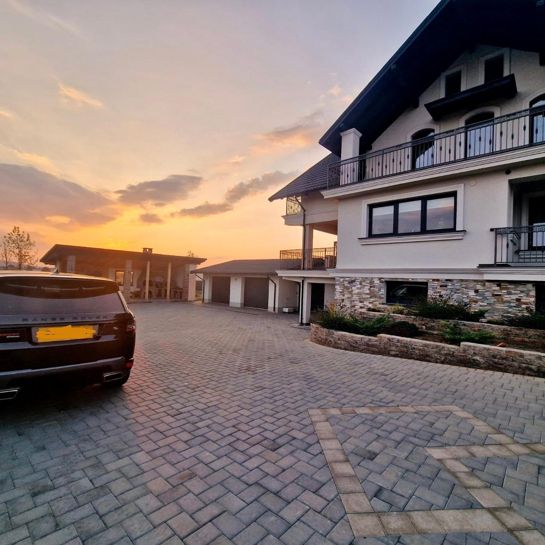 Sunny House Villa Suceava Luaran gambar